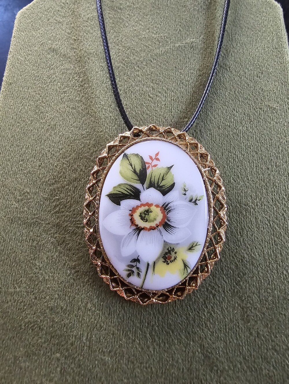 Vintage Brooch/pendant